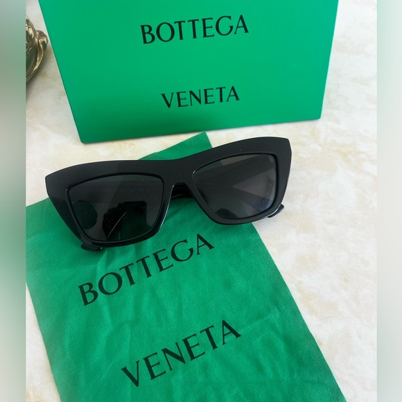 Sunglasses BOTTEGA VENETA SUNWEAR
BV1121S